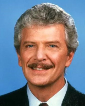 Fichier:Robert Reed.png