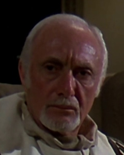 Fichier:Membre du nouveau Quorum des Douze (Galactica I) dans Galactica, la bataille de l'espace.jpg