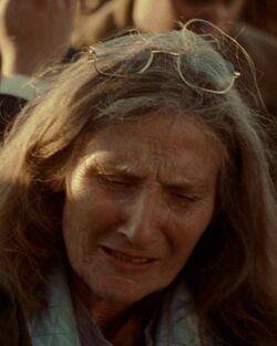 Vieille femme (minisérie) dans Battlestar Galactica, 1re partie.jpg