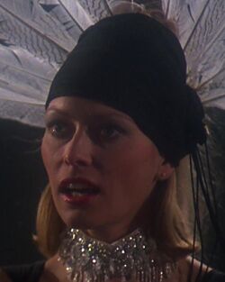 Tauréenne blonde dans Galactica, la bataille de l'espace.jpg