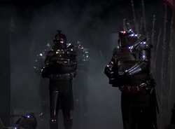 Les Cylons gâchent la fête - LSO S01E01.png
