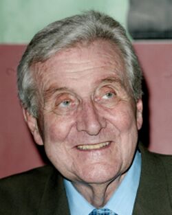 Patrick Macnee.jpg