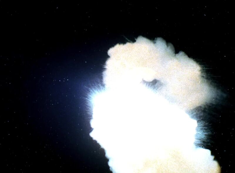 Fichier:L'explosion de Carillon.jpg