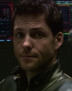 Lee Adama dans 33 minutes.jpg